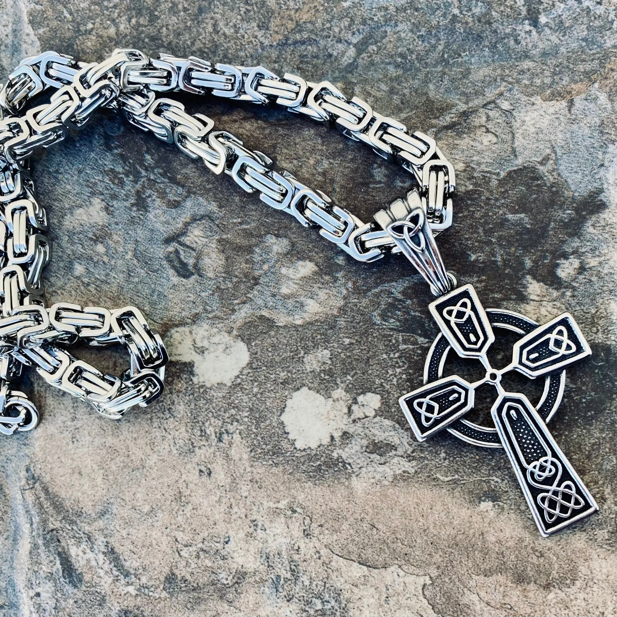 Celtic High Cross Pendant - Necklace (806)